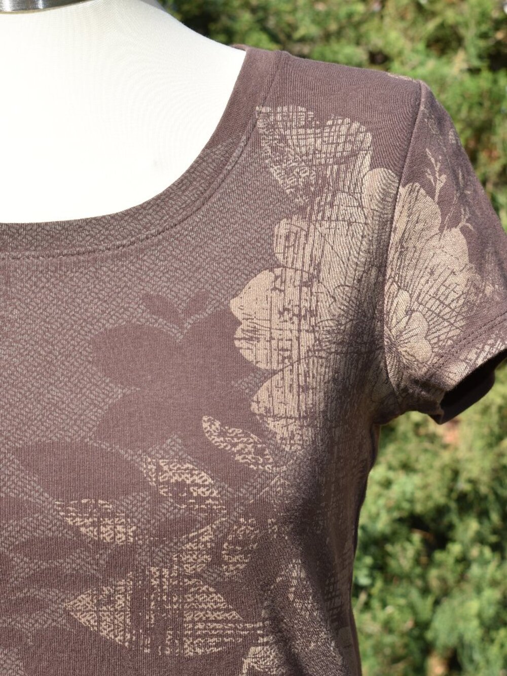 Brown Cotton Pullover Tee with Gold Floral Accent